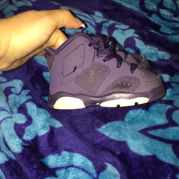 Toddler Jordan Sneakers - Picture 4 of 5